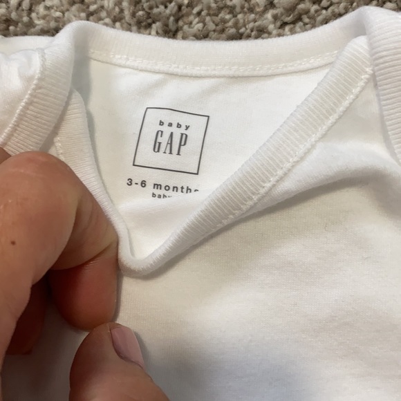 Ruffle bodysuits s 0-3pink and 3-6white romper0-3 - Picture 5 of 5